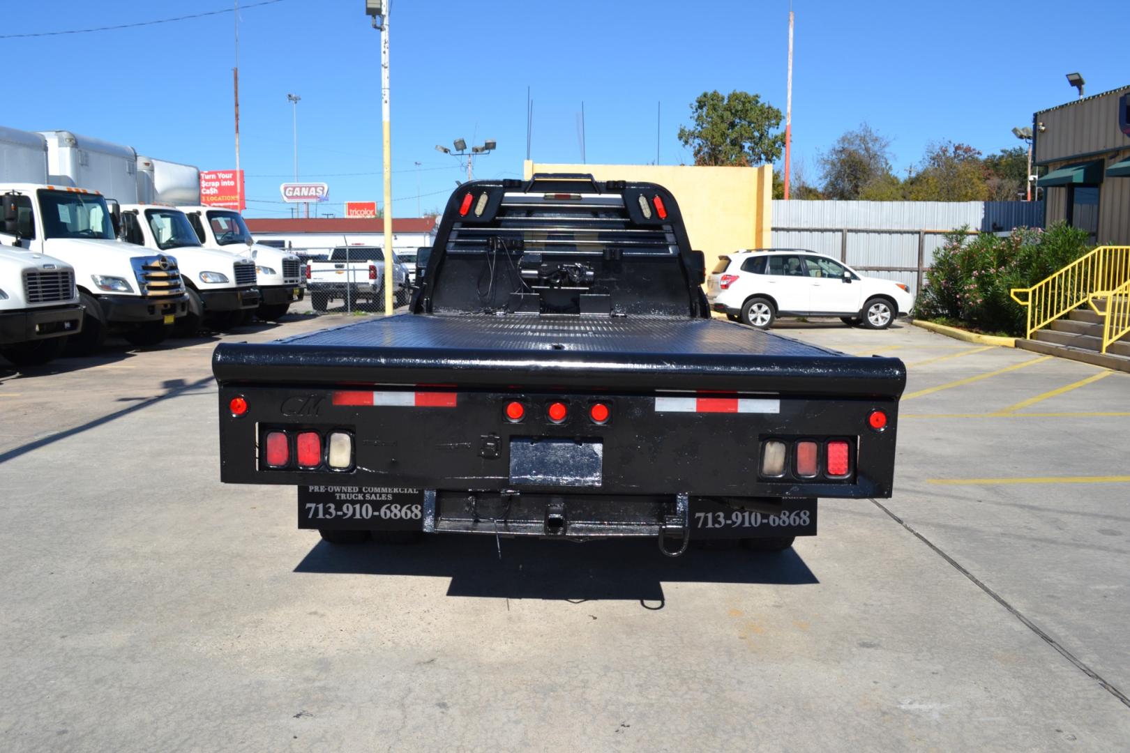 2013 WHITE Ford F550 with an POWERSTROKE 6.7L DIESEL engine, AUTOMATIC transmission, located at 9172 North Fwy, Houston, TX, 77037, (713) 910-6868, 29.887470, -95.411903 - Photo#5